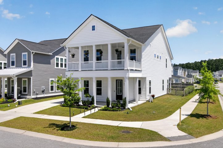 202 Narrowleaf Avenue active home in Summers Corner, Summerville, SC