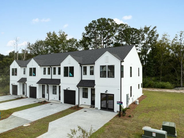 5098 Buggs Lane active home in Founders Park, Summerville, SC
