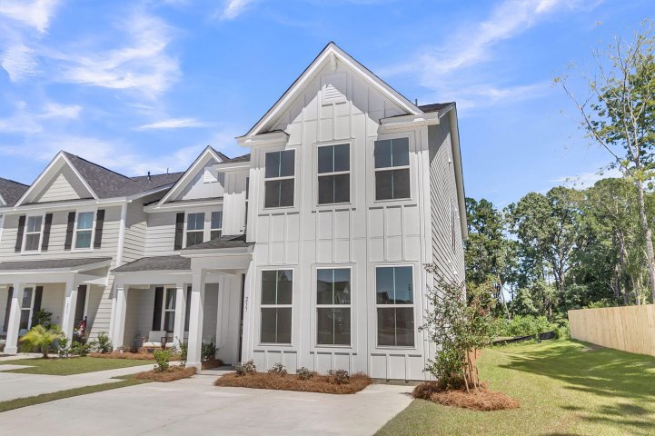 737 Alma Square Drive pending home in Abbey Walk, Moncks Corner, SC