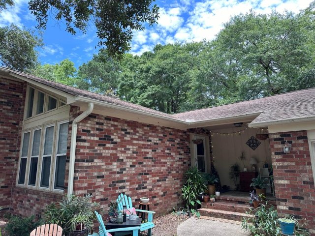 1056 Yorktown Drive active home in Queensborough, Charleston, SC