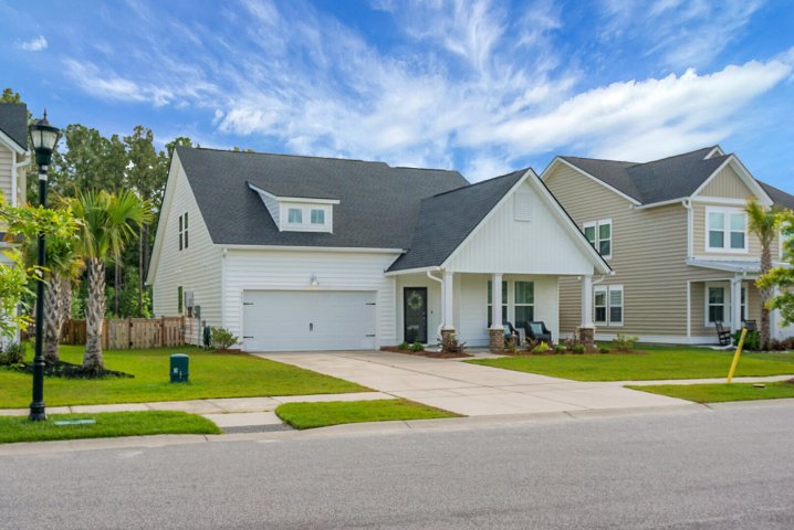 995 Arrowwood Way active home in Summers Corner, Summerville, SC
