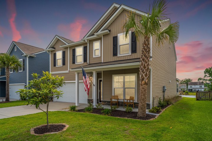 1920 Zonny Moss Drive active home in Oakfield, Johns Island, SC