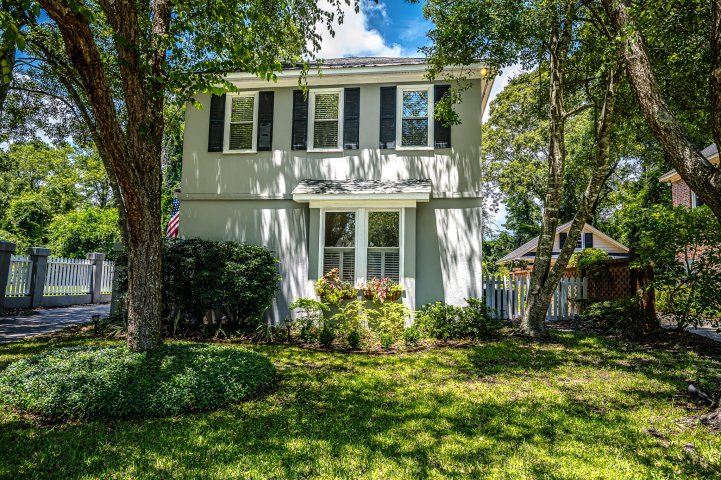 1023 Plantation Court active home in Snee Farm, Mount Pleasant, SC