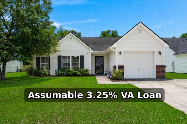 225 Border Road active home in Liberty Hall Plantation, Goose Creek, SC