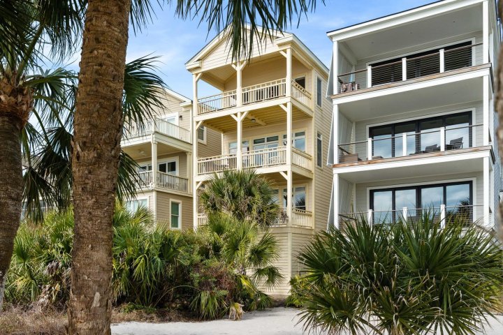 63 Grand Pavilion Boulevard active home in Wild Dunes, Isle of Palms, SC