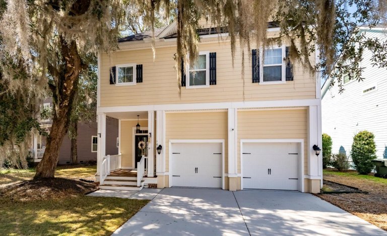 104 Ashley Bluffs Road active home in The Bluffs At Ashley River, Summerville, SC