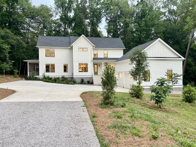 215 Marion Avenue active home in Historic District, Summerville, SC