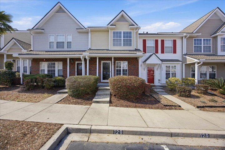 129 Hornby Circle active home in Persimmon Hill Townhouses, Goose Creek, SC