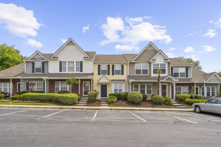 136 Macy Circle pending home in Persimmon Hill Townhouses, Goose Creek, SC
