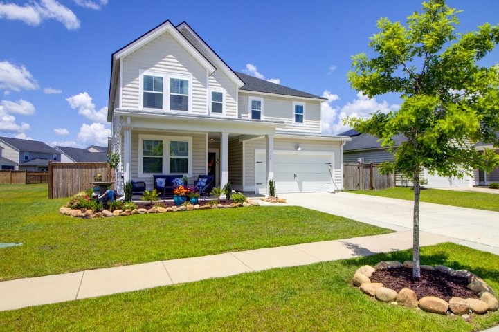 164 Oyster Tide Avenue active home in Summers Corner, Summerville, SC