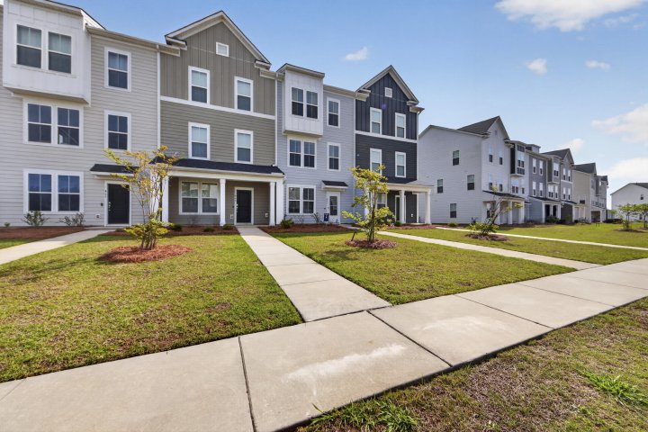 861 Recess Point Drive active home in Foxbank Plantation, Moncks Corner, SC