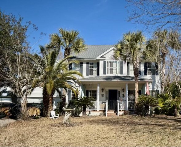 2620 Planters Pointe Boulevard active home in Planters Pointe, Mount Pleasant, SC
