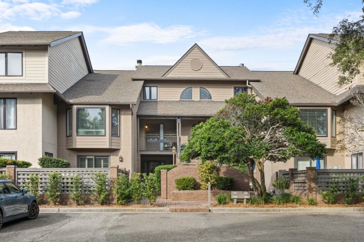 1967 Marsh Oak Lane active home in Bohicket Marina Village, Seabrook Island, SC