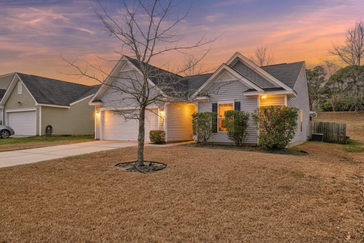 532 English Oak Circle active home in Oakley Pointe, Moncks Corner, SC
