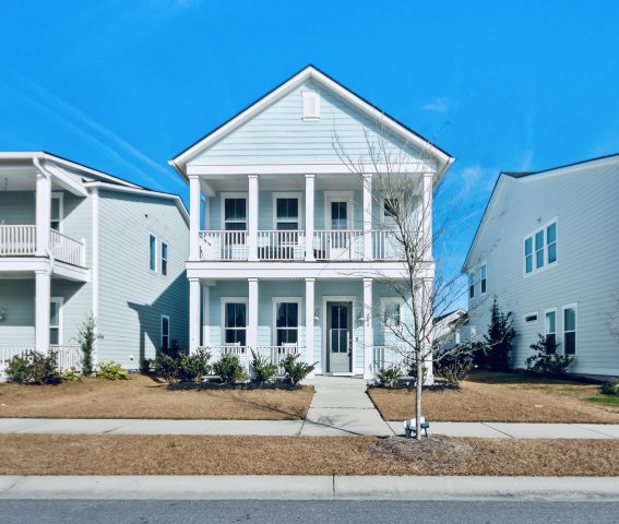 204 Magnolia Garden Drive active home in Limehouse Village, Summerville, SC