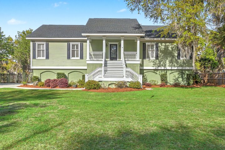 657 N Stiles Drive active home in Clearview, Charleston, SC