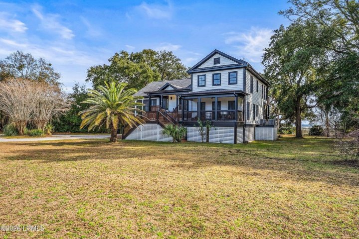 A home in St. Helena, Saint Helena Island