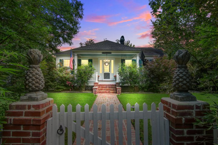 213 S Laurel Street active home in Historic District, Summerville, SC