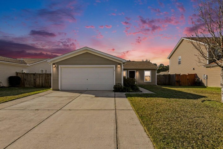 607 Grassy Hill Road active home in Blackberry Creek, Summerville, SC