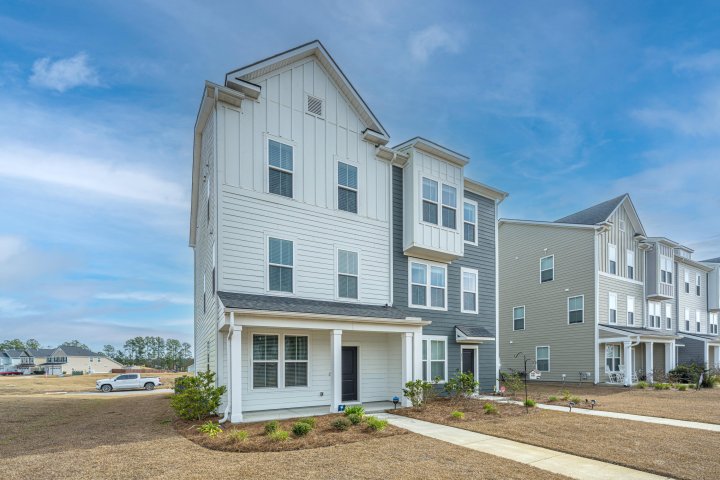 833 Recess Point Drive active home in Foxbank Plantation, Moncks Corner, SC