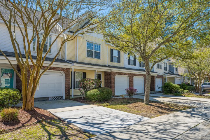 8617 Grassy Oak Trail active home in Coosaw Commons, North Charleston, SC