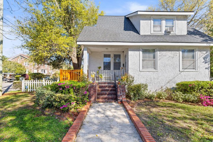 76 Dunnemann Avenue active home in Wagener Terrace, Charleston, SC