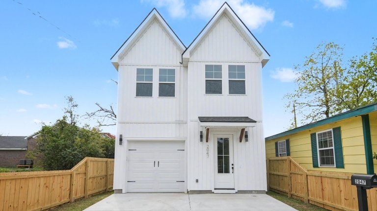 2047 Forest Avenue active home in Union Heights, North Charleston, SC