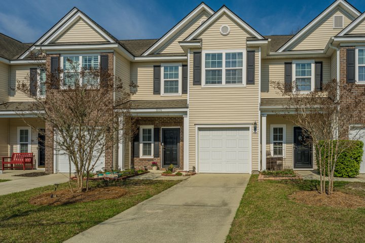 1076 Bennington Drive active home in Cain Crossing, Charleston, SC