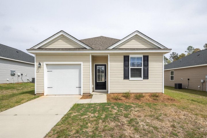 1326 Warrens Way active home in Deercreek Plantation, Manning, SC