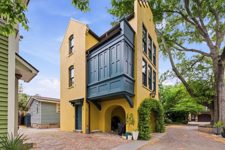 26 Catfiddle Street active home in Cannonborough-Elliotborough, Charleston, SC
