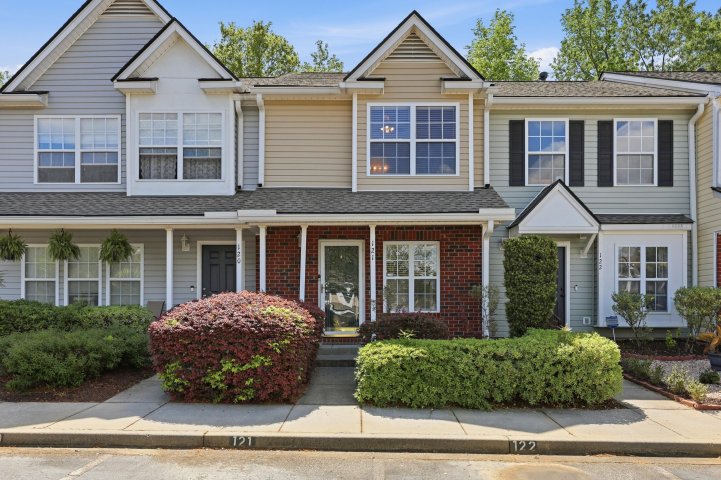 121 Hornby Circle active home in Persimmon Hill Townhouses, Goose Creek, SC