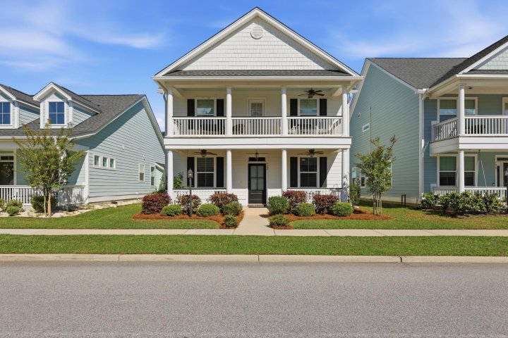122 Angelica Avenue active home in White Gables, Summerville, SC
