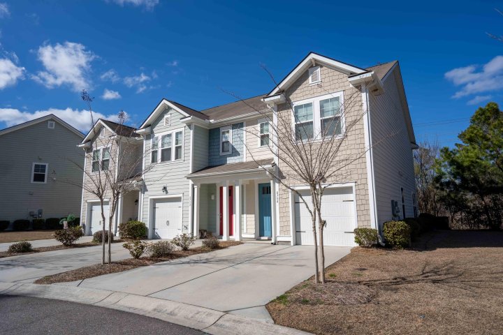 8754 Pasture Court active home in Wescott Plantation, Summerville, SC