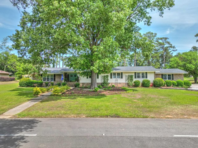 127 Cooper Circle active home in Santee Cooper Resort, Santee, SC