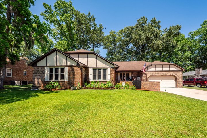 313 Fairington Drive active home in Kings Grant, Summerville, SC