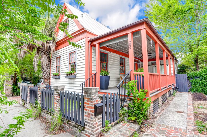 266 Ashley Avenue active home in City Of Charleston, Charleston, SC
