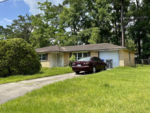 7752 Cherrywood Drive pending home in Forest Hills, North Charleston, SC