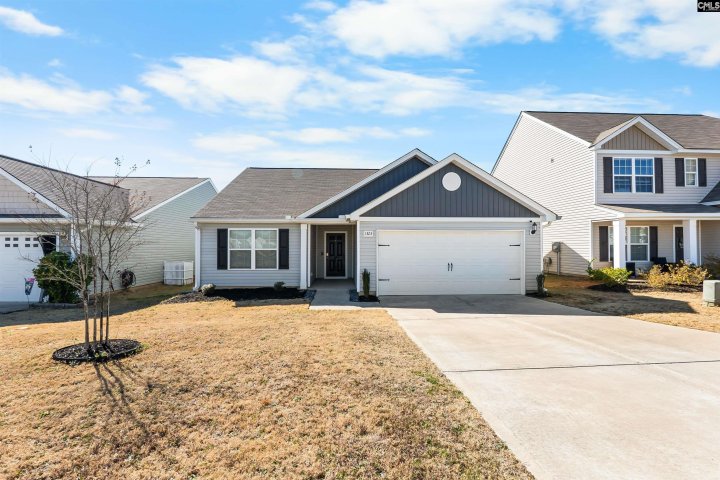 1323 Clemons Lane pending home in Finlay Farms, Gilbert, SC