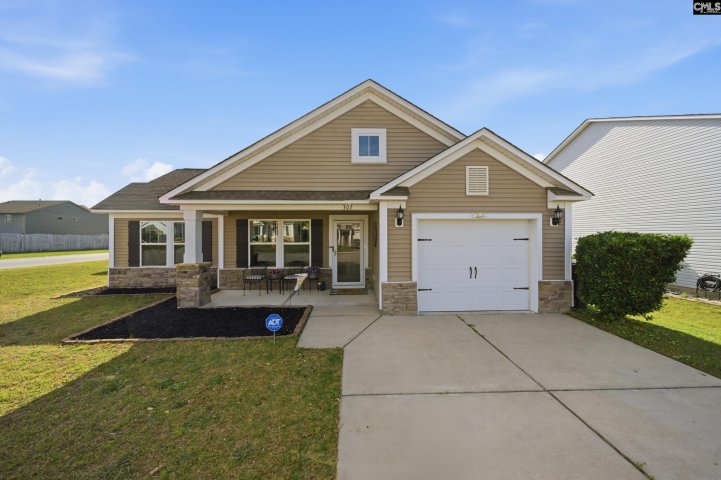 307 Deertrack Run pending home in Estates Of Persimmon Hill, Lexington, SC