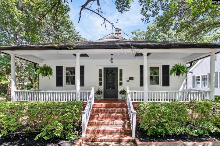 512 Carrison Street active home in Historic District, Camden, SC