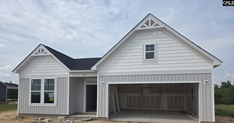 614 Old Charleston Road active home in Old Charleston Acres, Pelion, SC