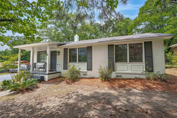 955 Laurie Lane active home in Rosewood, Columbia, SC