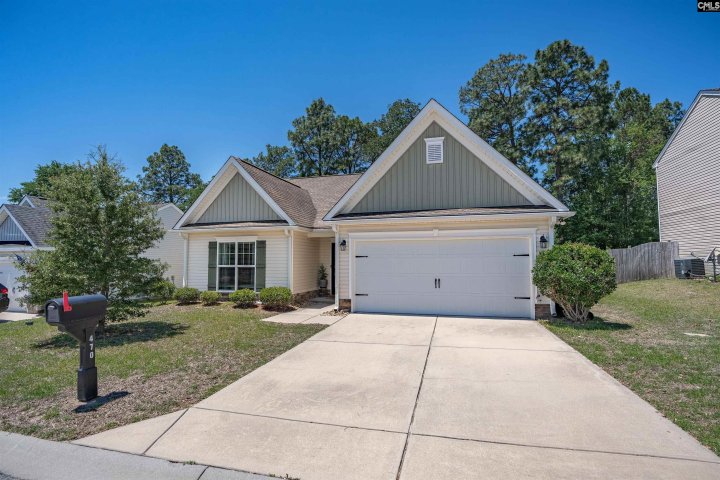 470 Finch Lane pending home in Estates Of Persimmon Hill, Lexington, SC