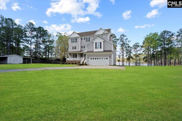 4472 River Road active home in Lake Wateree, Winnsboro, SC