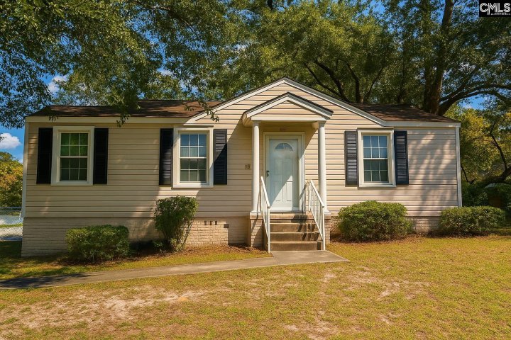Homes in West Bayview, Columbia