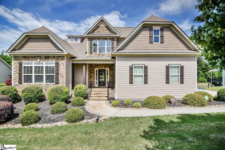 200 Lacebark Court sold home in Chandler Lake, Simpsonville, SC