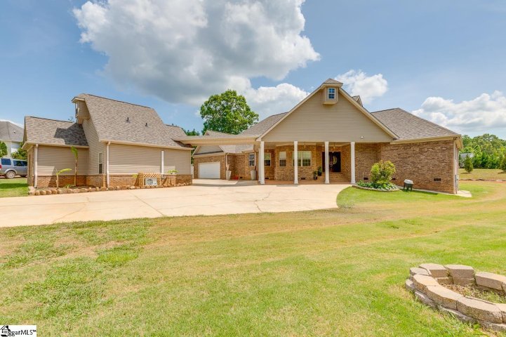 307 Forked Oak Way sold home in Three Oaks, Fountain Inn, SC