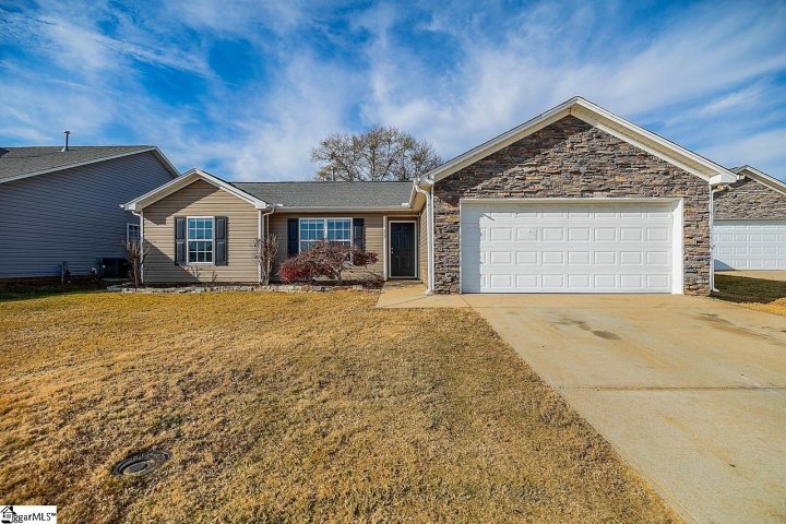 207 Manitou Way sold home in Garrett Springs, Fountain Inn, SC