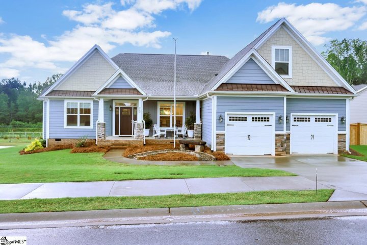 220 Grayson Drive sold home in Grayson Pointe, Travelers Rest, SC