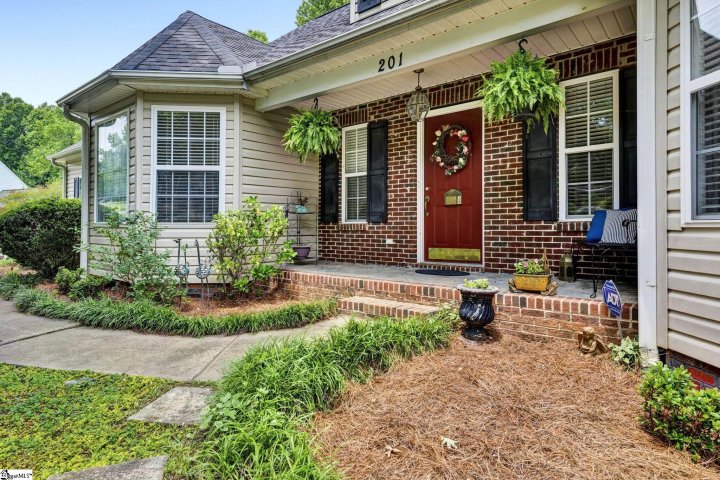 201 Nolan Road sold home in Points North, Travelers Rest, SC
